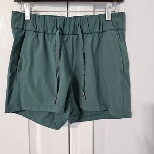 Lululemon shorts size 6